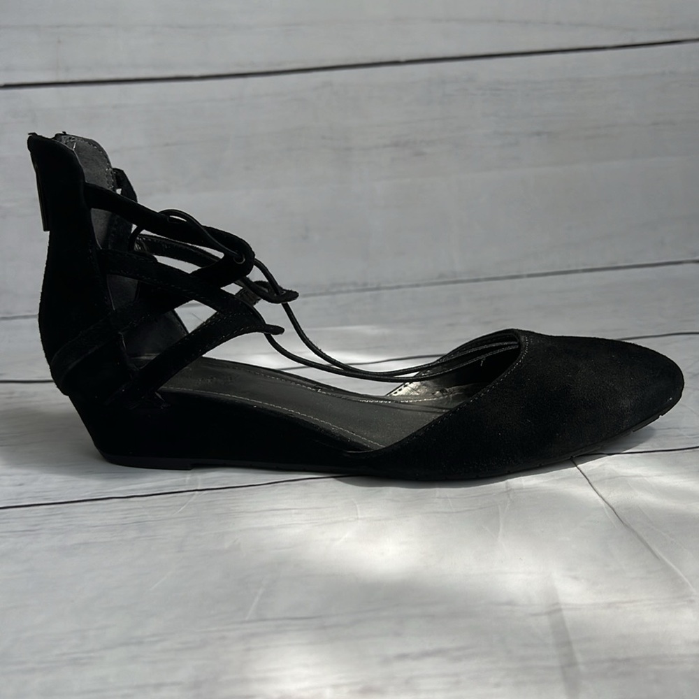 Reaction Kenneth Cole Black Heel With String Suede US 6.5 Med - Picture 7 of 10
